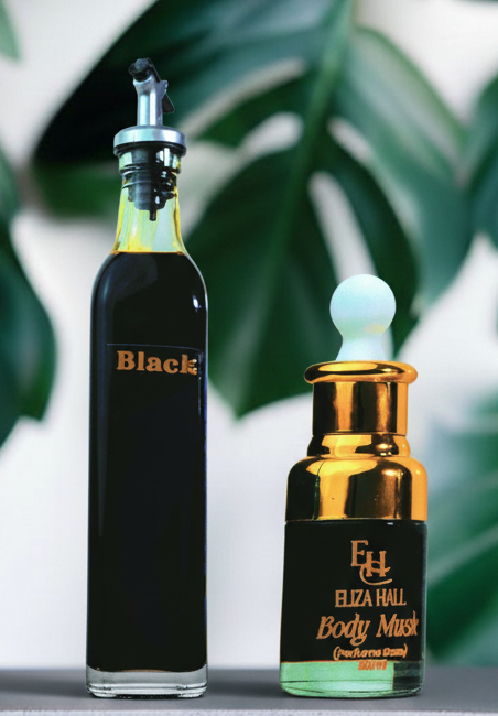 Earthy,woodsy,bold ,animalic notes